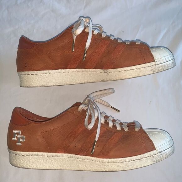 Adidas CONSORTIUM 10TH ANNIVERSARY SUPERSTAR X FOOTPATROL. Mens 10.5 - Picture 1 of 8